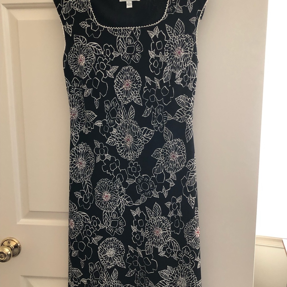 MIDI dress with a hint of sequin around florals